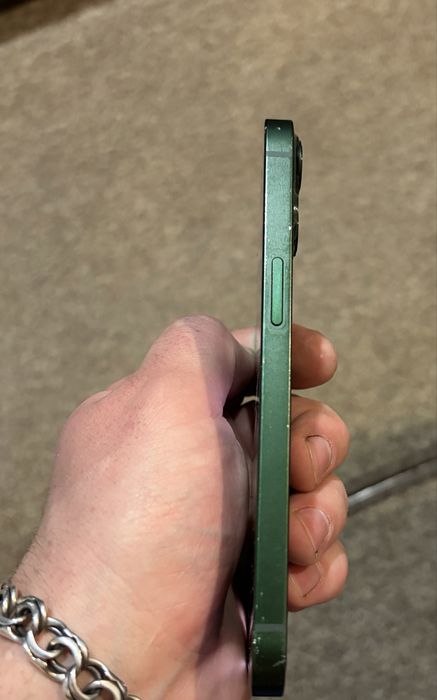 Продам айфон 13 128