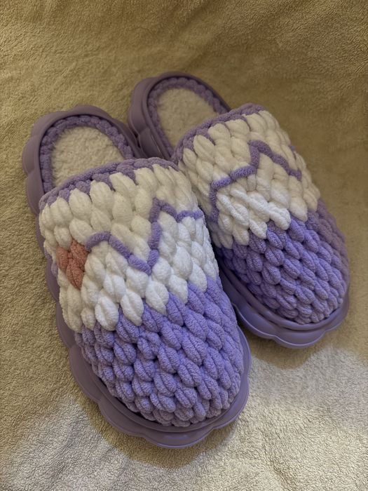Вязанные тапочки ручной работы