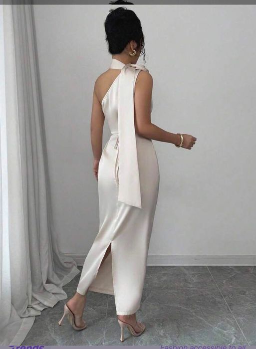 Рокля в сатен носена веднъж