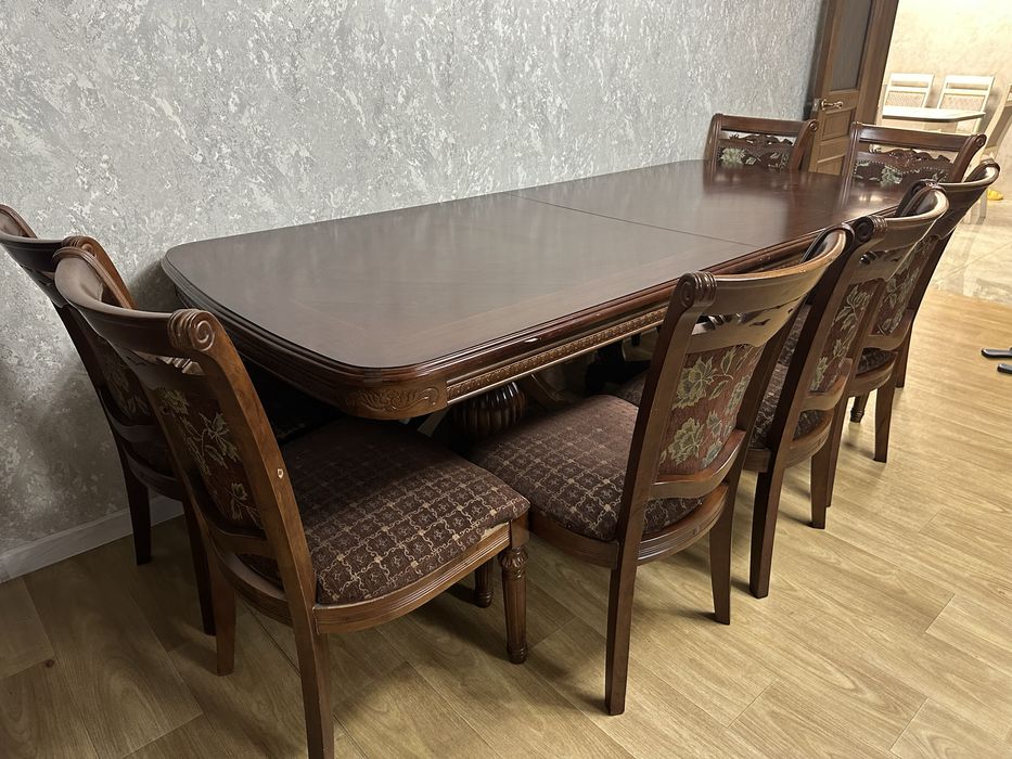 Столь со стулями и сервантом (дерево орех)