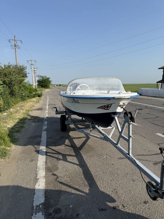 Barca cu motor de vanzare