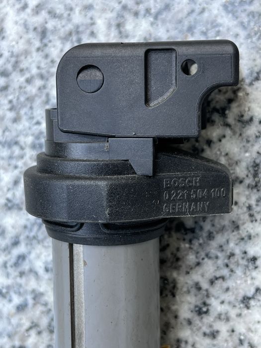 Bosch Bobina 0221504100 Injector 0261500008