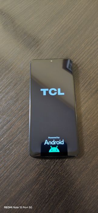 Продавам телефон TCL505
