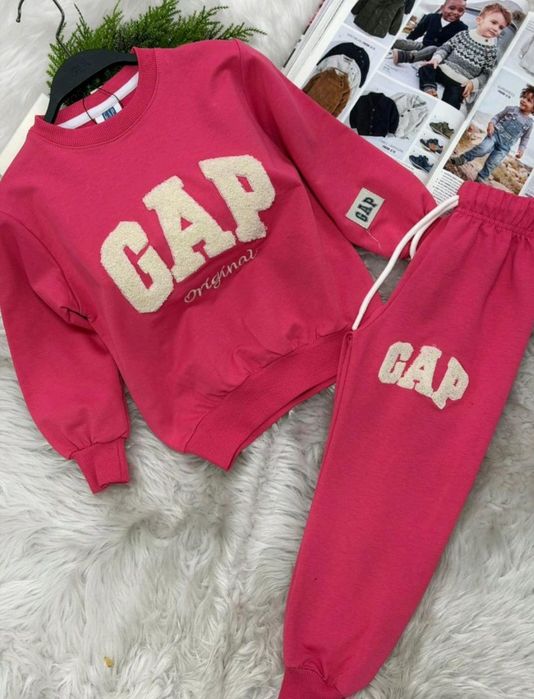 Налични стилни комплекти за момичета и момчета