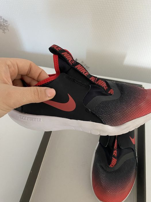 Продам кроссы NIKE спортивные