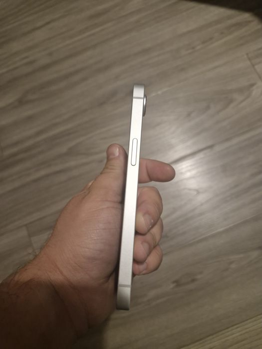 Iphone 16e, 128 Gb, alb, stare foarte buna, 100% baterie, liber de ret