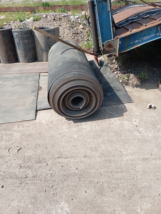 Рабочий транспартоный лента сотилади