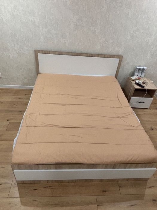 Продам кровать с матрасом