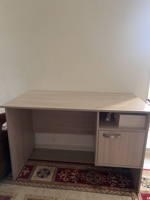 продам парту, срочно!