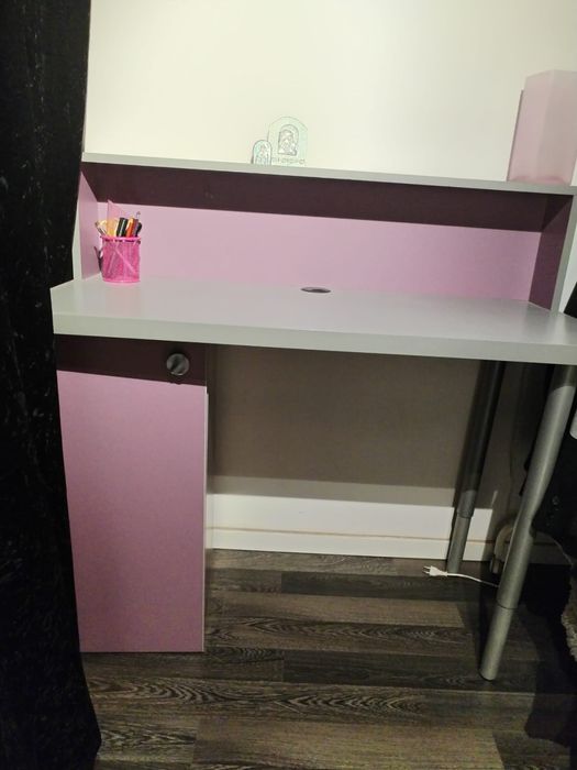 birou fete bine intretinut