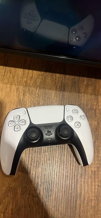 PS5 Slim Чисто нов с документи!