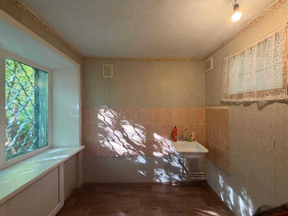 -ПРодам 2 комн по Строителей. Этаж средний! Не угловая! - View 4