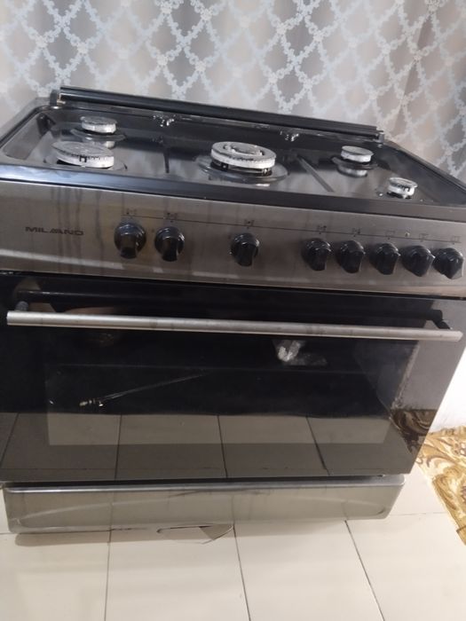 Продам газ плиту.