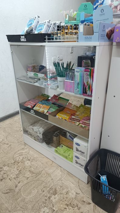 Продам полку витринную