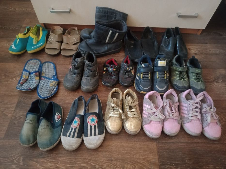 Продам детскую обувь