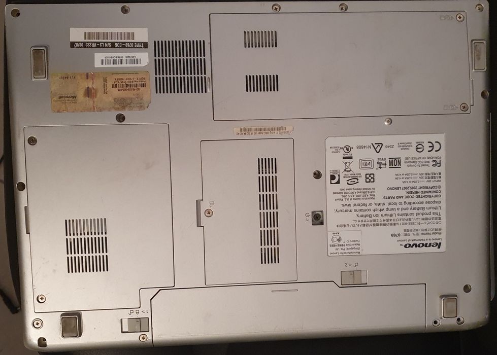 Laptop Lenovo 0769 - Defect, ideal pentru piese!
