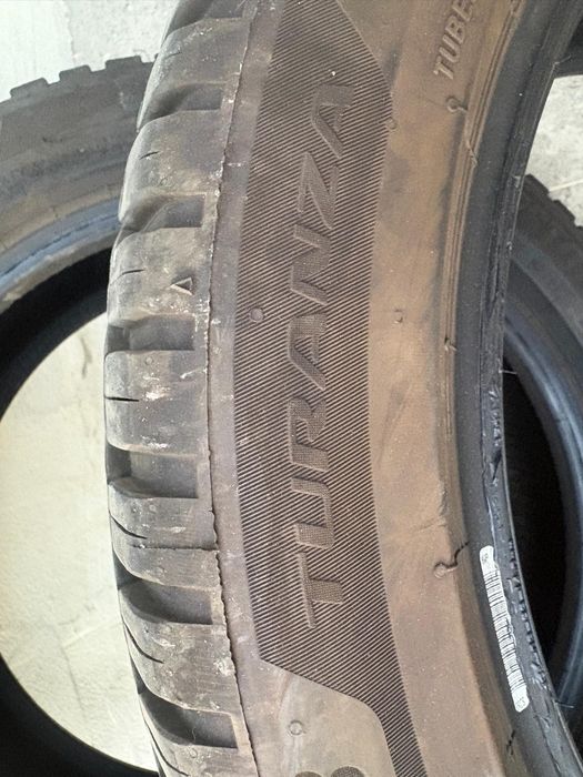 Vand 2 anvelope de iarna 225 50 R18 Bridgestone