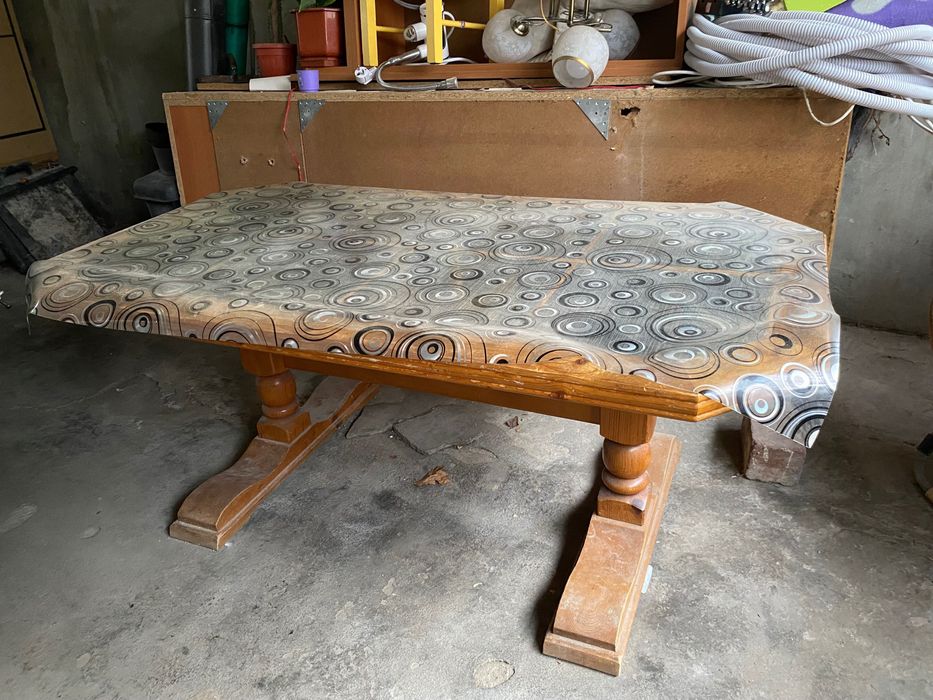 Маса от масивна дървесина