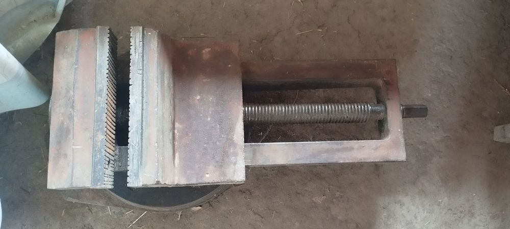 Tiski тиски sotiladi,  360 °  gradus aylanadi sastayani alo darajada.