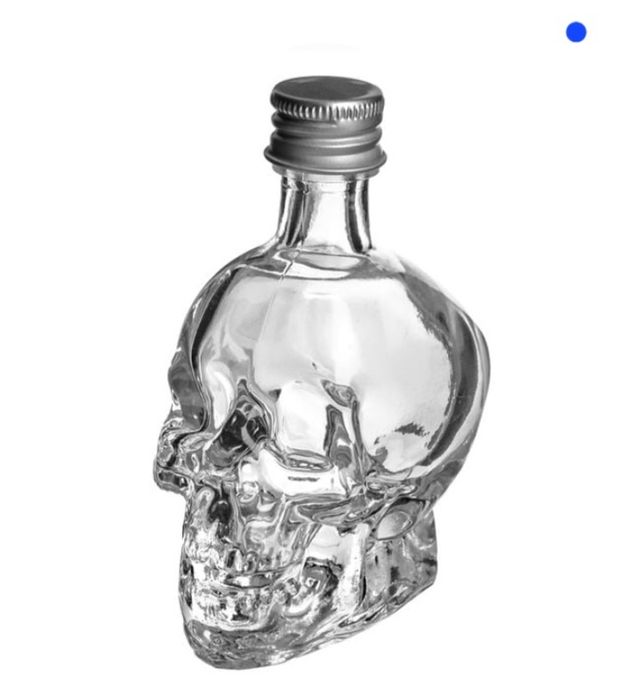 Sticluță in forma de craniu