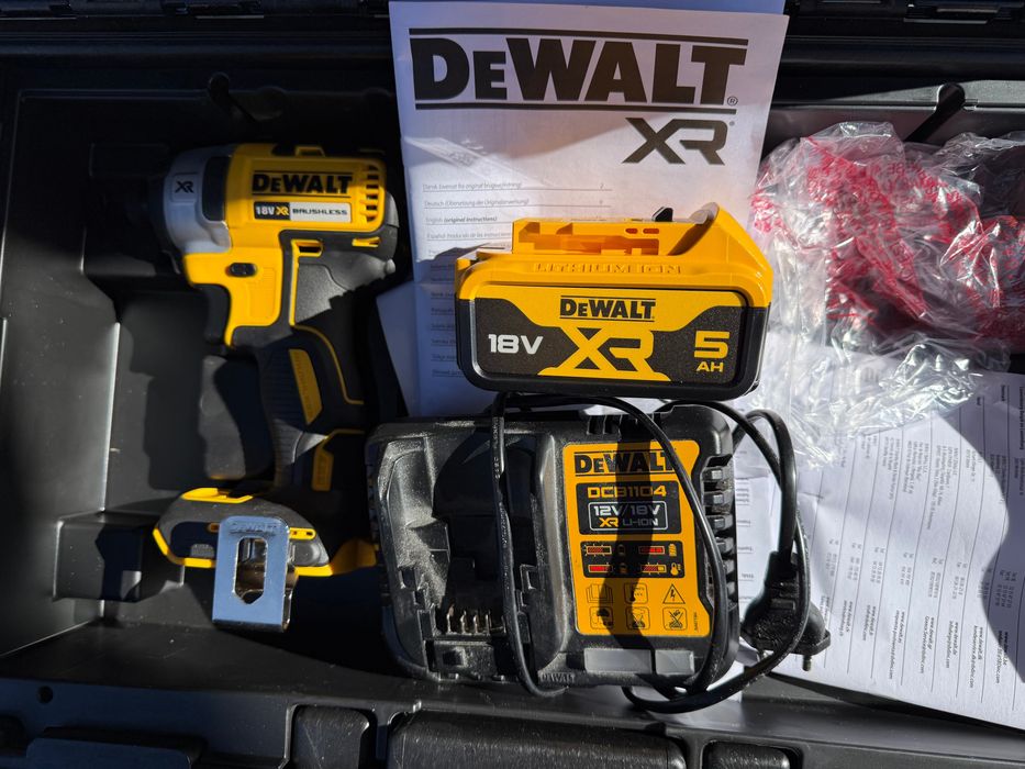 Bormașină cu impact DEWALT XR