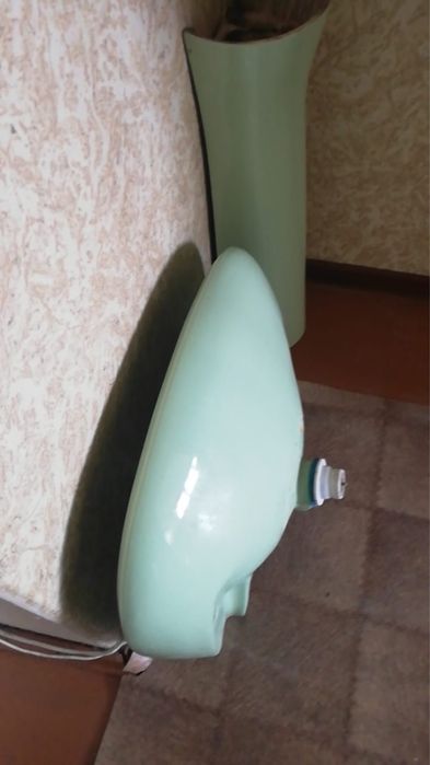 Продам раковину с тюлпаном