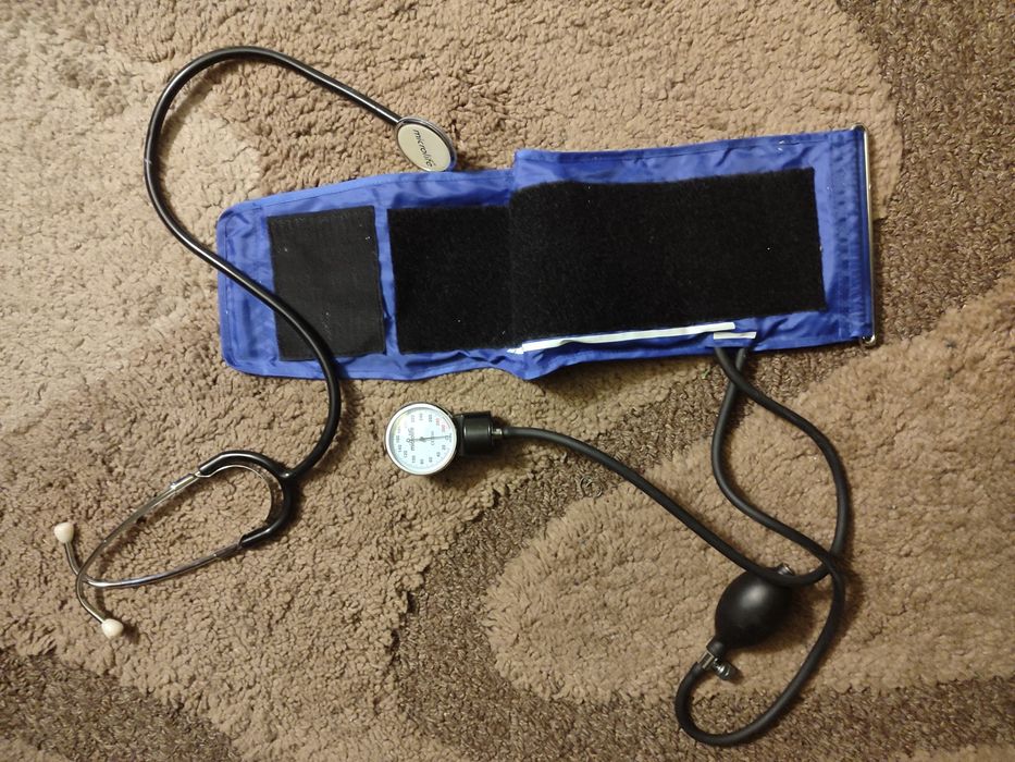 Тонометр со стекоскопом для измерения давления, в отличном состоянии