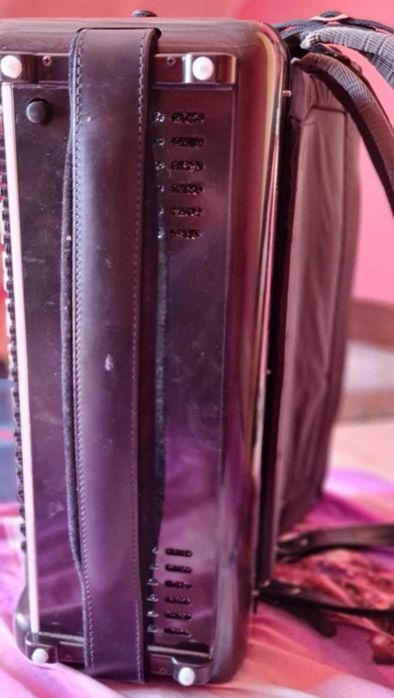 Електрически акордеон Роланд 120 баса