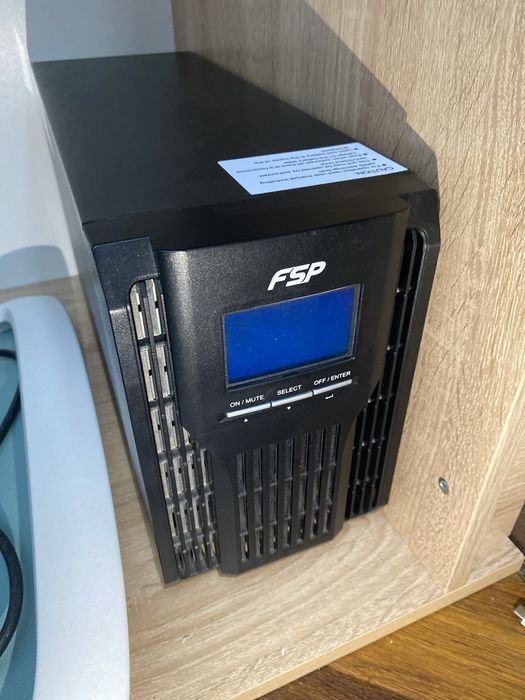 Хороший бесперебойник FSP champ 2K 2000v