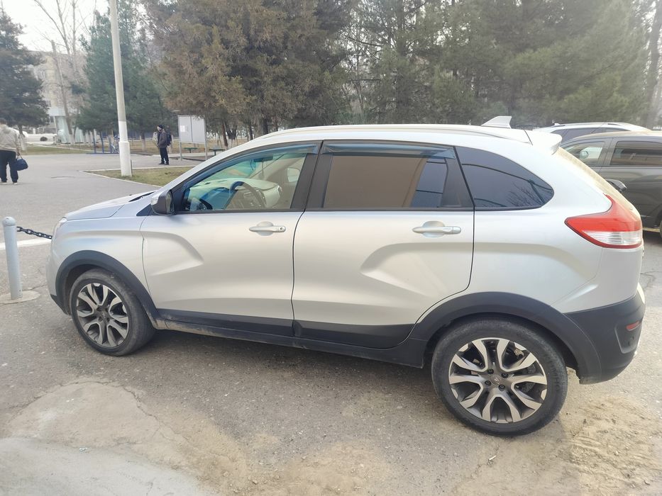 Lada xrey cross сотилади