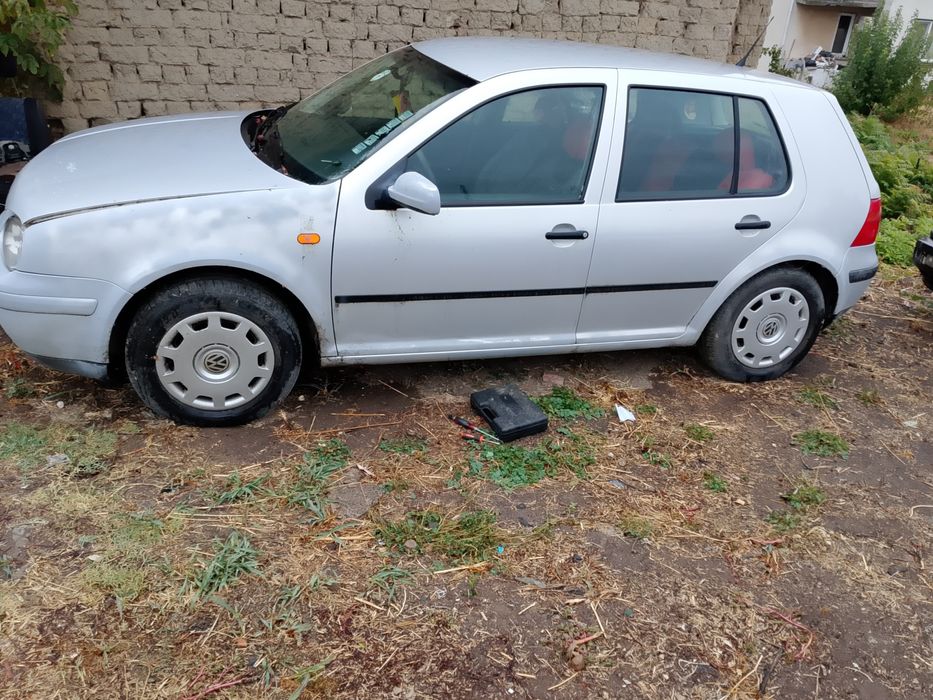 Продава се Volkswagen Golf 4 1.4 бензин