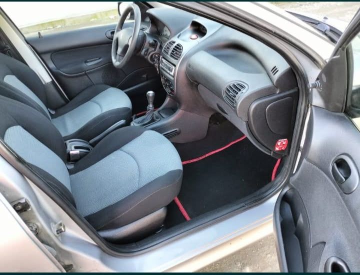 Vând Peugeot 206