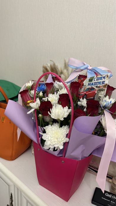 Цветы в корзинке