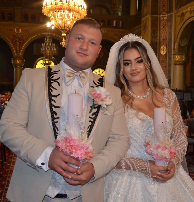 Rochie mireasă cu trenă și corset reglabil