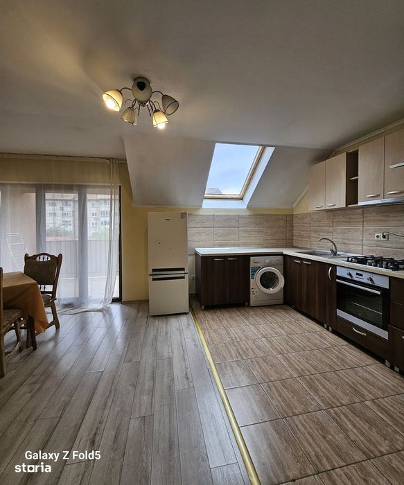 Apartament cu 3 camere de închiriat – zona Rogerius, Oradea