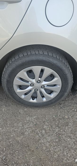 Продам резину 195/65/R15