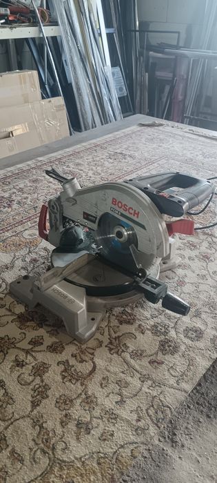 Торцовочная пила Bosch