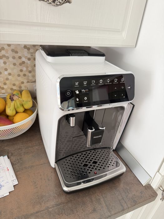 Expresor Philips LatteGo