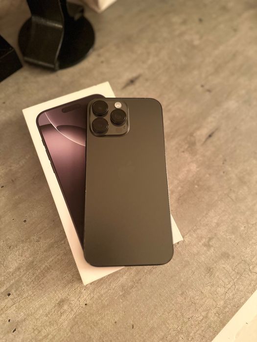 iPhone 16 Pro Max
