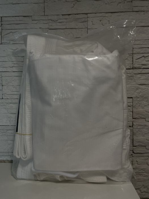 Белое кимано (ги) для джиу-джитсу/дзюдо