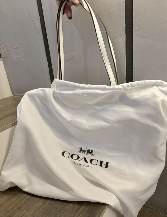 Coach Tote голяма дамска чанта в класически бежов цвят