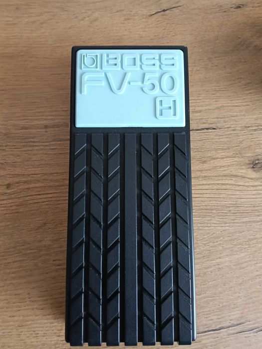 Vând pedale pentru chitare