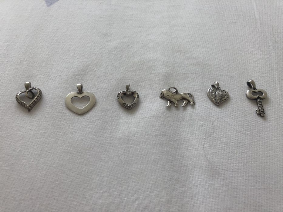 Продавам сребърни обици, медальони и гривни