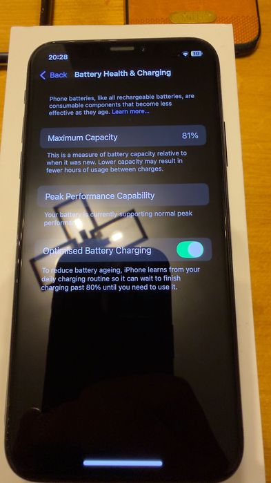 iPhone XS 64 GB - Перфектен + оригинални слушалки