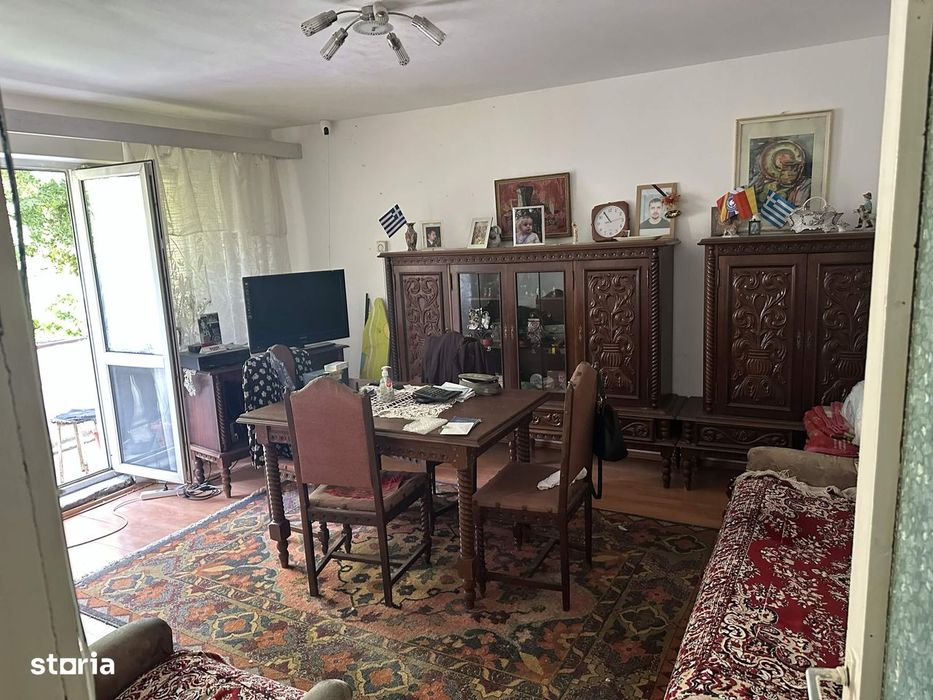 Vand apartament cu 4 camere in zona Calea Bucuresti.