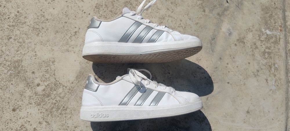 Adidasi originali adidas fete femei copii marimea 36