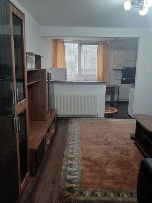 Închiriez garsoniera