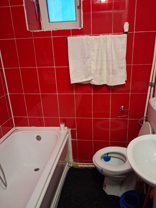 Ofer spre închiriat garsoniera în zona Burdujeni strada Privighetorii