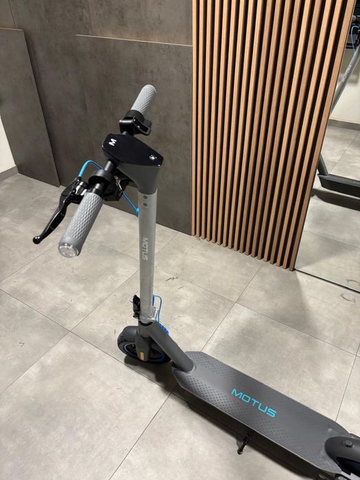 Vand 2 trotinete Motus Scooty 10 Gen 4 350W