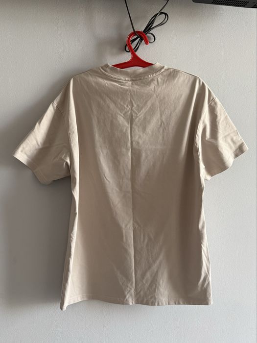 Бежевая футболка размер М